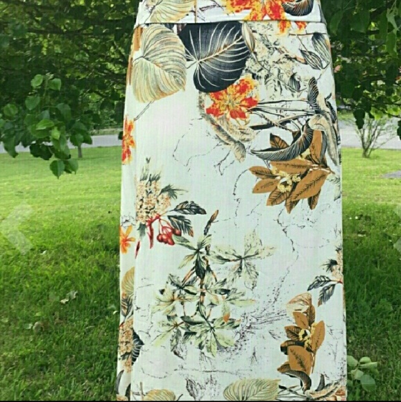 NWT. Halter and Maxi Skirt Set - Picture 3 of 6